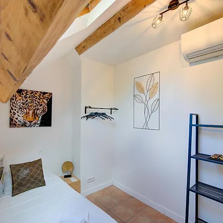 Le Qg Apartment Tours